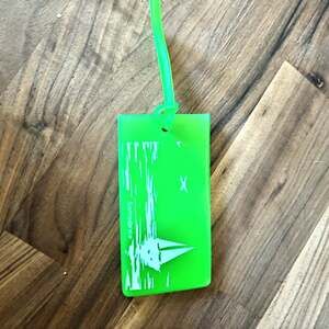 Samsonite Green Plastic Luggage Tag w/ Strap, Sailboat Design